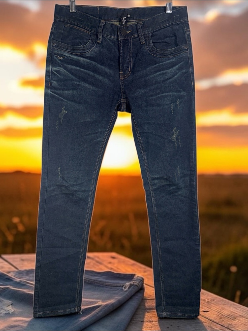 Slim Men’s Navy Skinny Jeans with Subtle Distressing